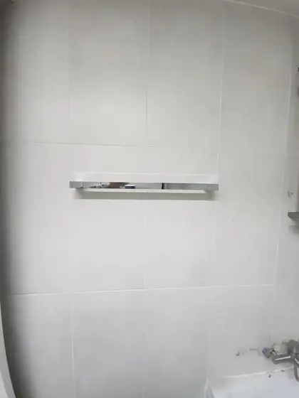 타월걸이 — 새로 단 흰색 수건걸이